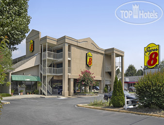 Super 8 Williamsburg Pottery