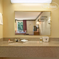 Super 8 Williamsburg Pottery 