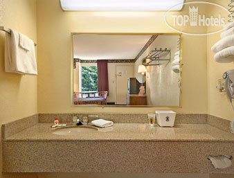 New photos from tourists Super 8 Williamsburg Pottery 2*