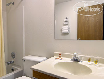 New photos from tourists Super 8 Winchester 2*