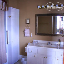 The Collins House Inn 