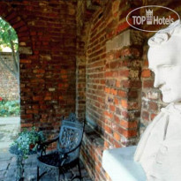 Courtyard Richmond West 