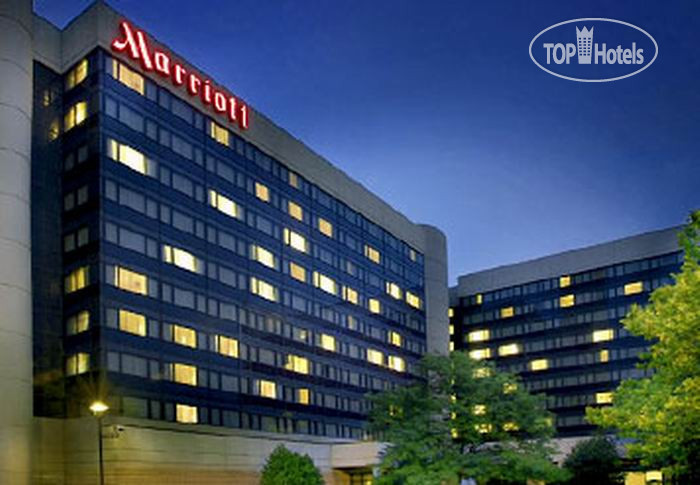 Hotelier's photos Newark Liberty International Airport Marriott 3*
