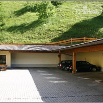 Jagdhof Крытая парковка