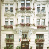 Zur Wiener Staatsoper 