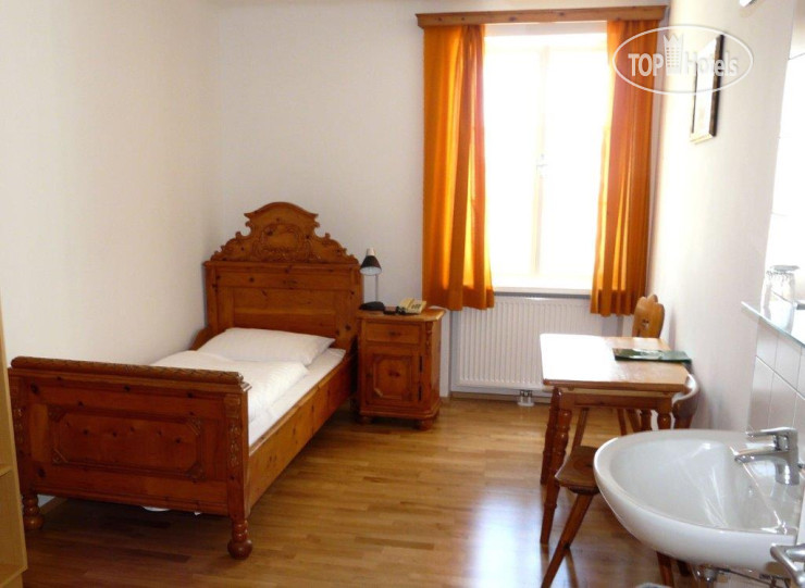 New photos from tourists Schwarzes Rossl 1*