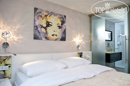 New photos from tourists Am Dom 3*