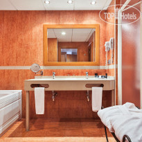 Acta Arthotel Q