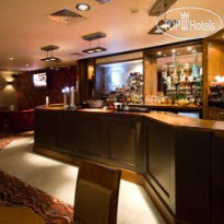 Premier Inn London Kensington Бар