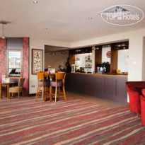 Premier Inn London Stratford Бар