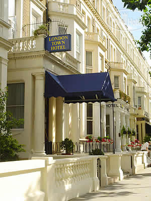 New photos from tourists London Town 3*