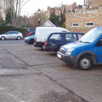 Chiswick Court Парковка