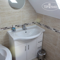 Marchfield Guest House B&B 