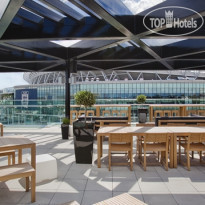 Hilton London Wembley Бар Sky