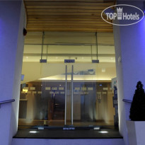 Holiday Inn Express Crewe Вход в отель