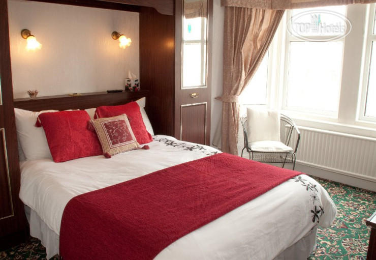 New photos from tourists Courtneys of Gynn Square 3*