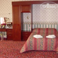 County Hotel 