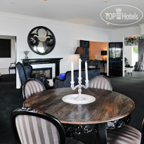 Black Swan Lakeside Boutique Hotel