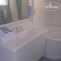 Acacia Lodge Motel Ванная комната в номере отеля