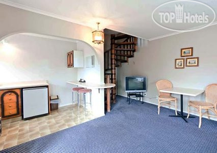 Hotel photo Econo Lodge The Villas 3*