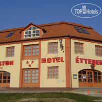 Szent Agoston Фасад