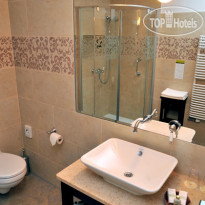 Crocus Gere Bor Hotel 