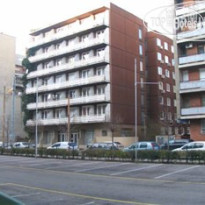Leslie Apartments