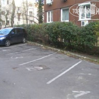 Leslie Apartments