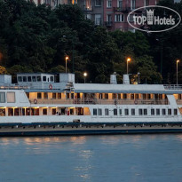 Fortuna Boat Hotel & Restaurant