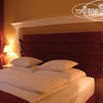 Queens Court Hotel & Residence