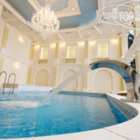 Queens Court Hotel & Residence