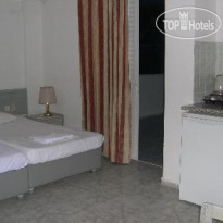 Peters Kool Pool Studios and Apartments 