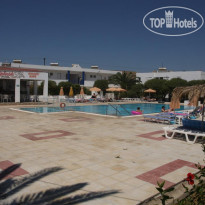 Nikos 2 Studios & Apartments 