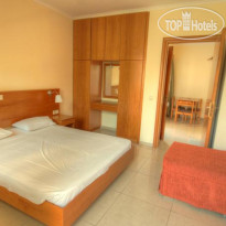 Theatraki Apartments 