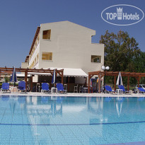 Pelouzo Hotel 