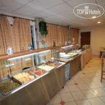 Village Inn Studios & Family Apartments