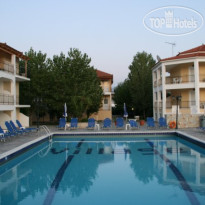 Village Inn Studios & Family Apartments