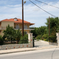 Village Inn Studios & Family Apartments