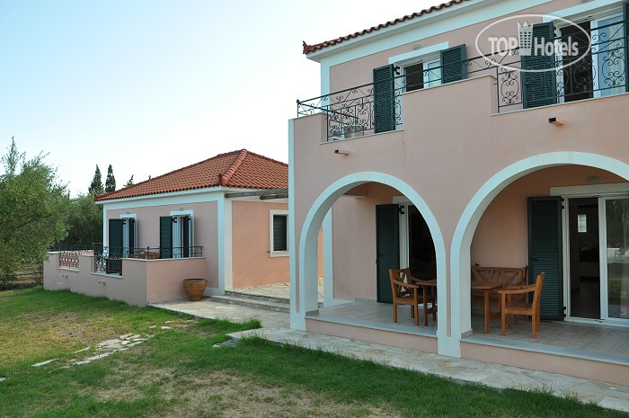 Hotelier's photos Lennas Villas