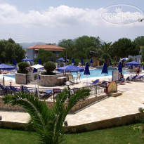 Dennys Inn Hotel Бассейн