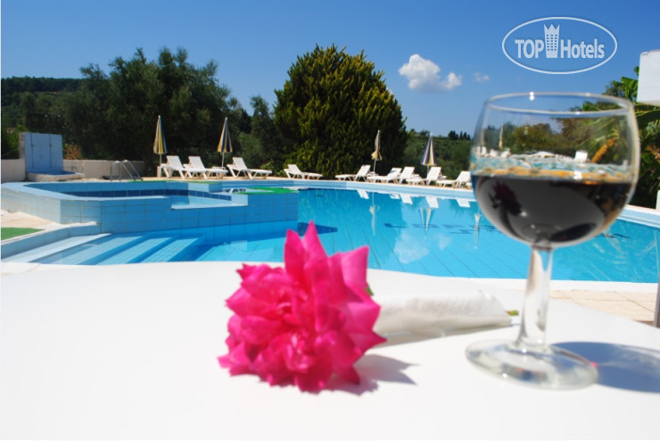 New photos from tourists Lofos Strani 2*