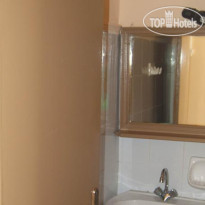 Eugenia Hotel & Apartments 