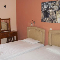 Eugenia Hotel & Apartments 