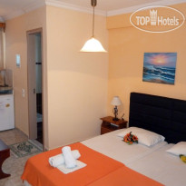 Tsolakis Studios & Apartments