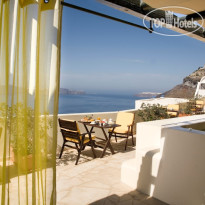 Adamis Majesty Suites 