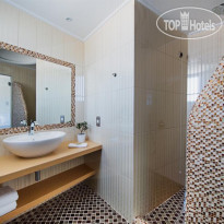 Acroterra Rosa Luxury Suites