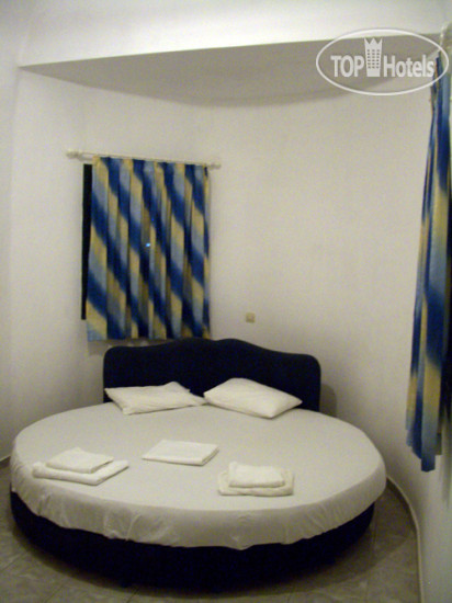 New photos from tourists Villa Anemomilos Perissa
