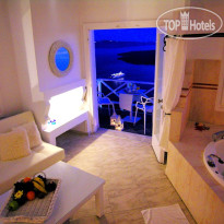 Aeolos Studios & Suites