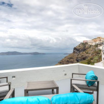 Santorini Royal Suites 