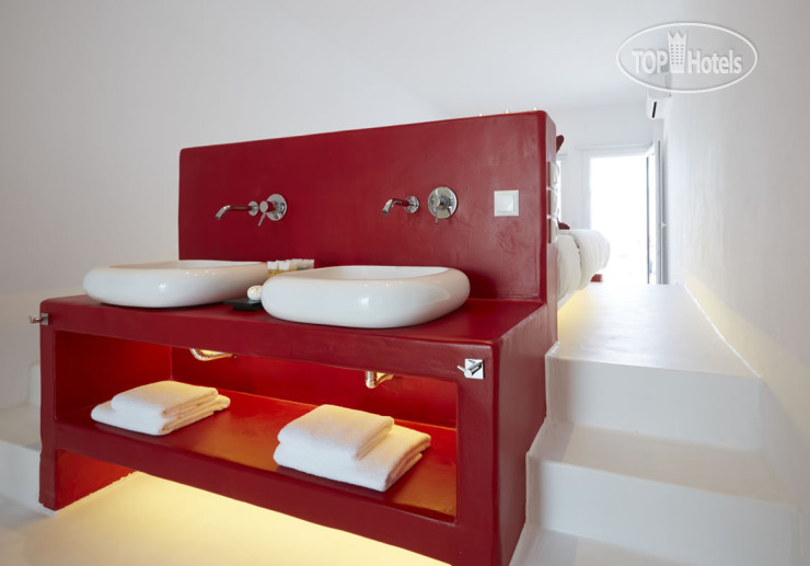 New photos from tourists Adore Santorini 4*